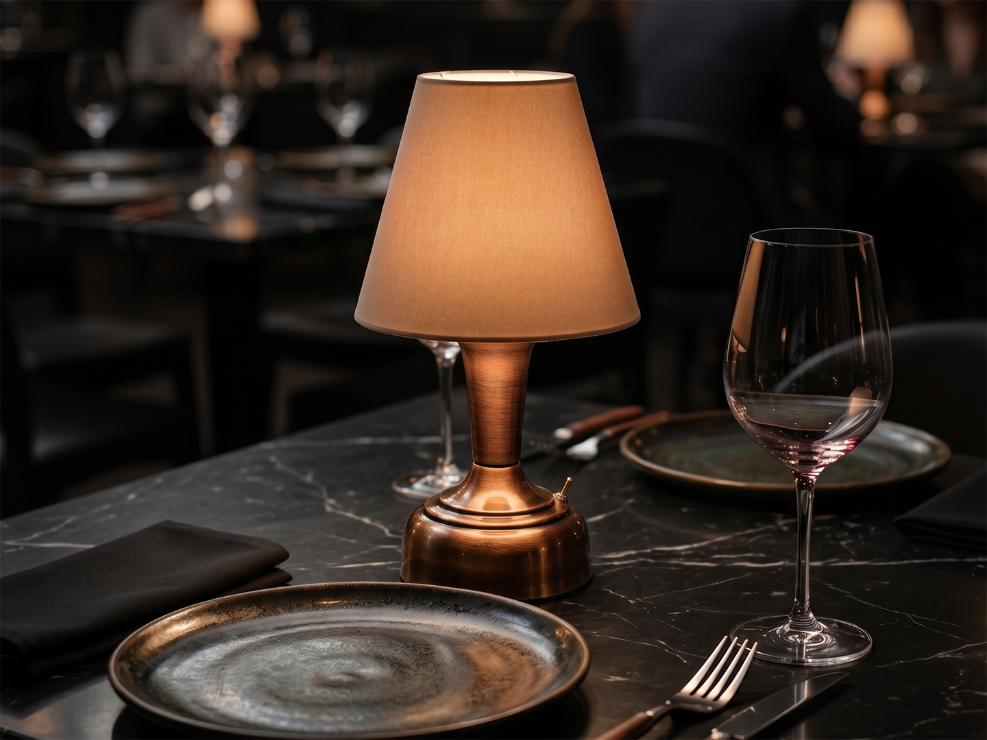 Modern Restoran Masa Lambasi B Serisi Pilli Abajurlar