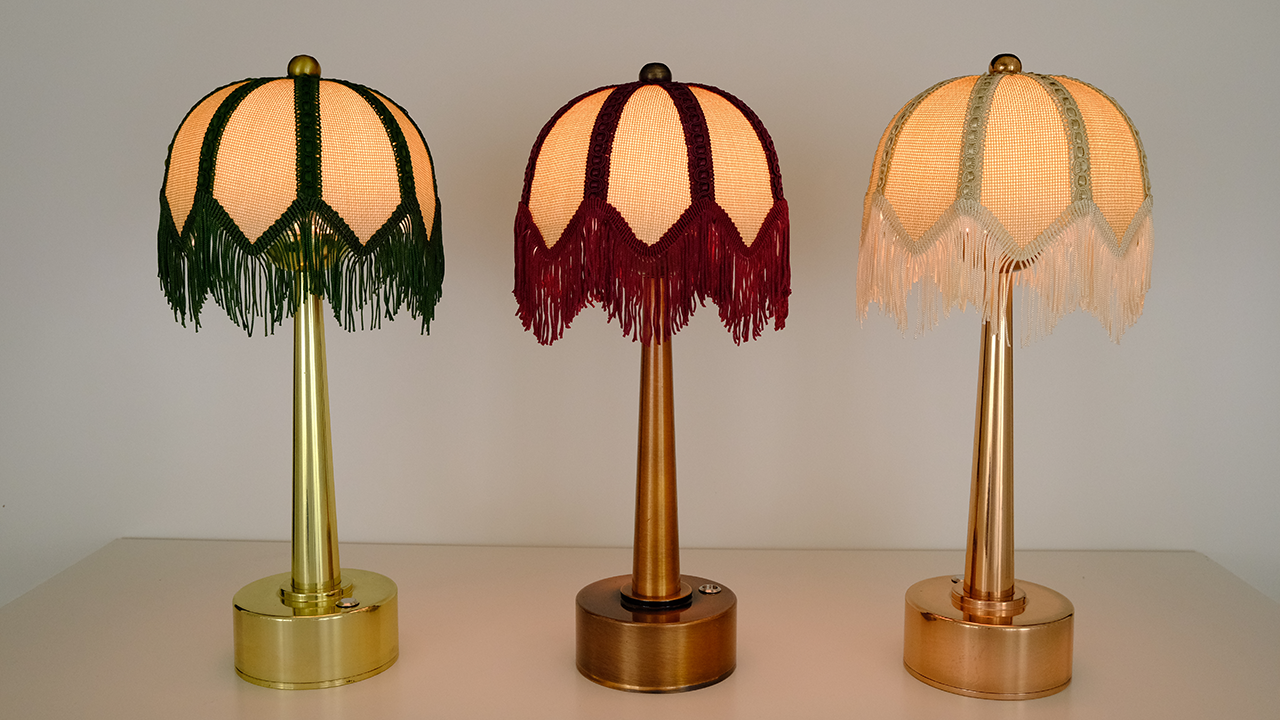 Aydınlatmada Geçmişin Zarafeti, Geleceğin Özgürlüğü: Özel İmalat Kablosuz Nostaljik Abajurlar